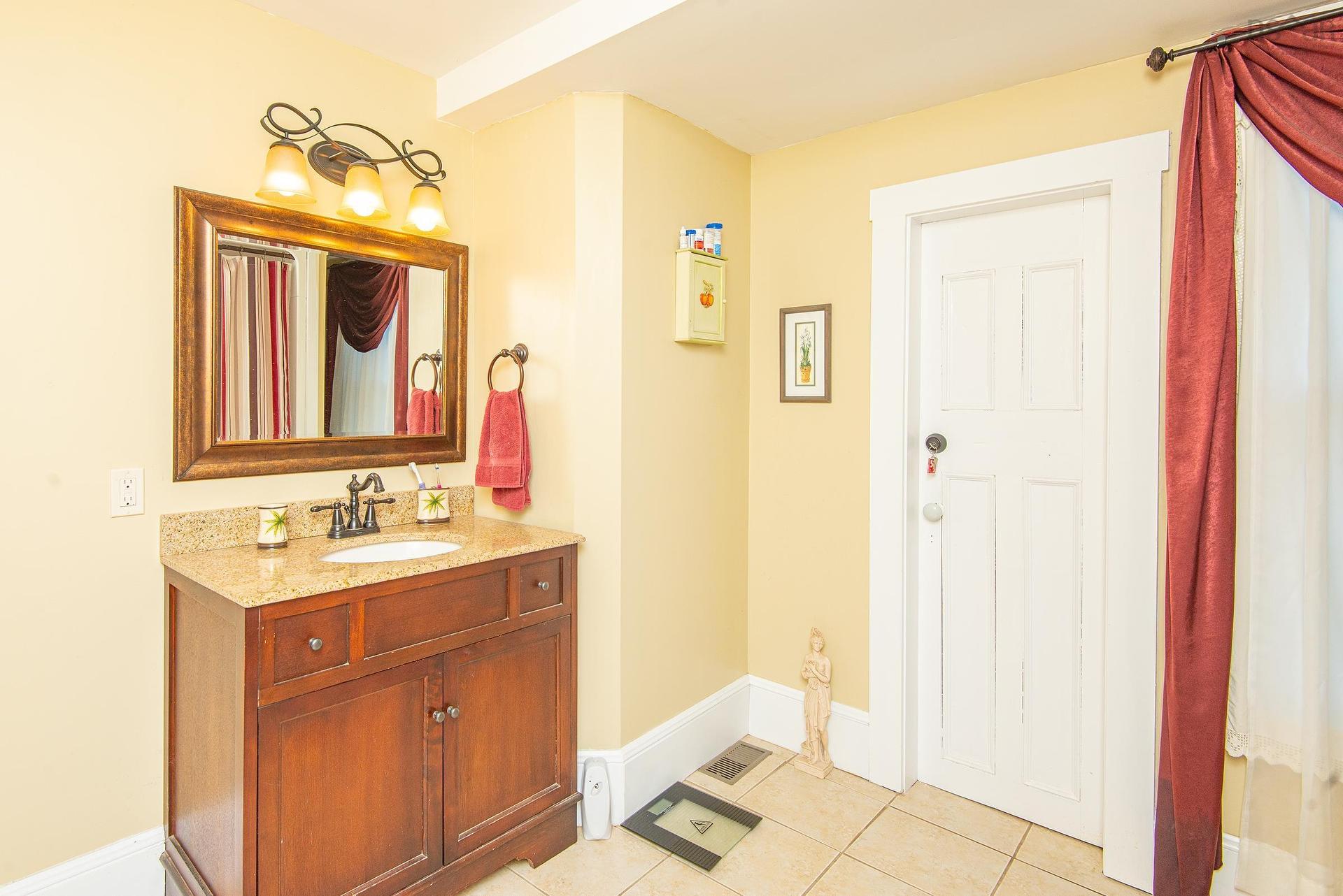 2118 Highway 1, Grosses Coques, NS - Indoor Photo Showing Bathroom