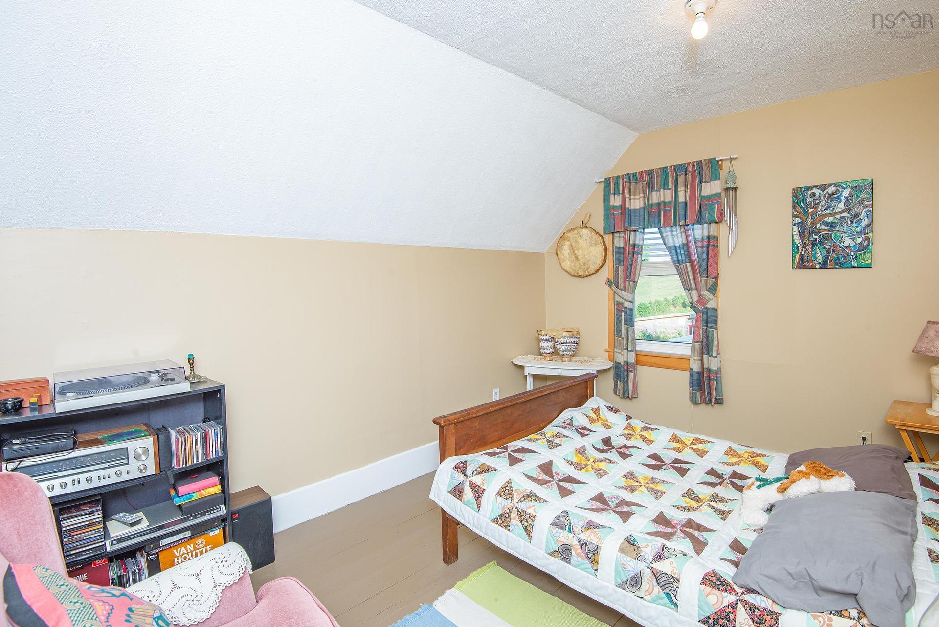2118 Highway 1, Grosses Coques, NS - Indoor Photo Showing Bedroom