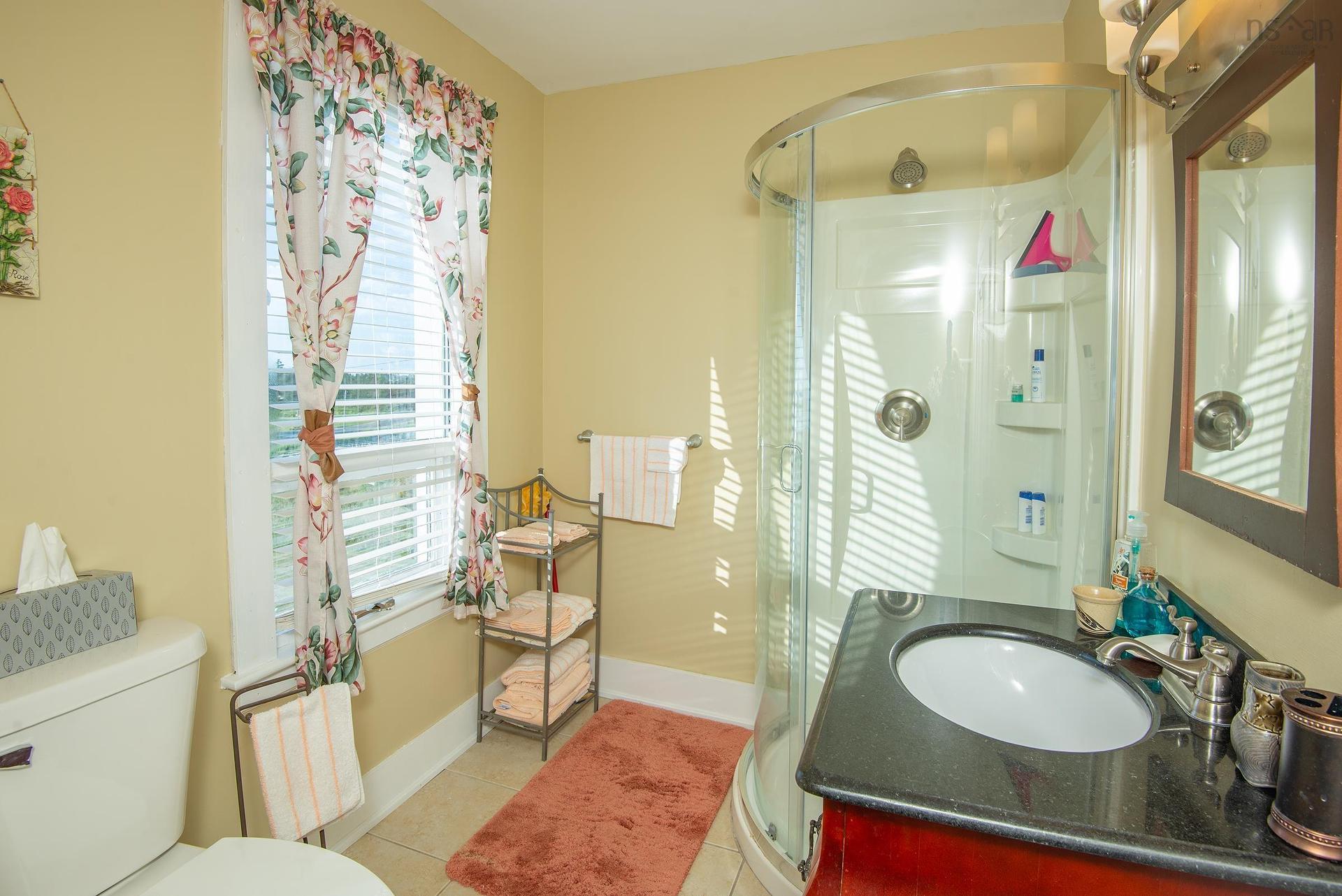 2118 Highway 1, Grosses Coques, NS - Indoor Photo Showing Bathroom