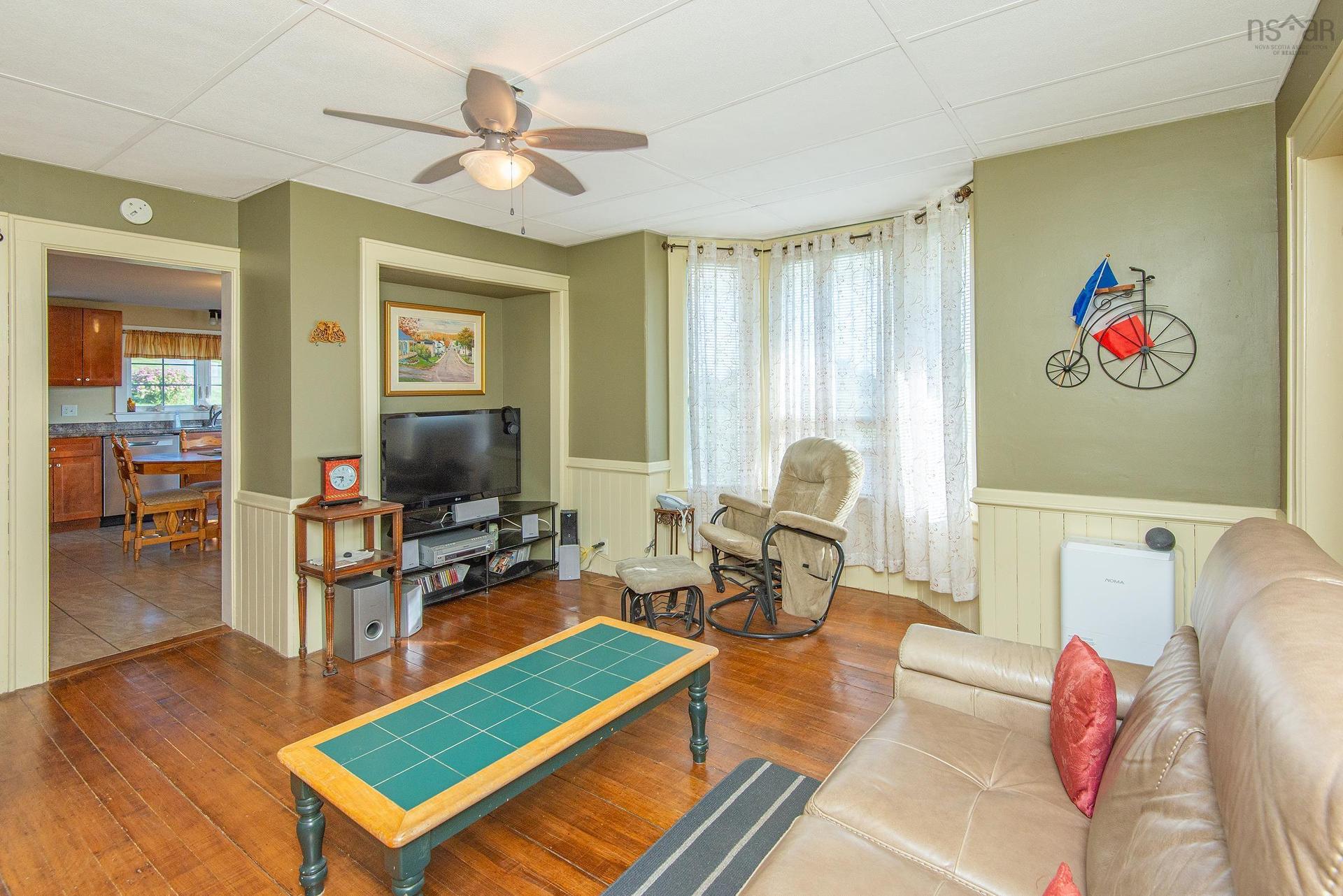 2118 Highway 1, Grosses Coques, NS - Indoor Photo Showing Living Room