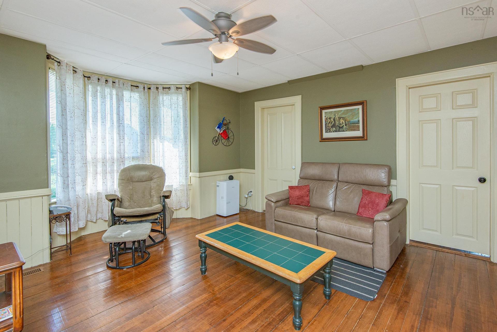 2118 Highway 1, Grosses Coques, NS - Indoor Photo Showing Living Room