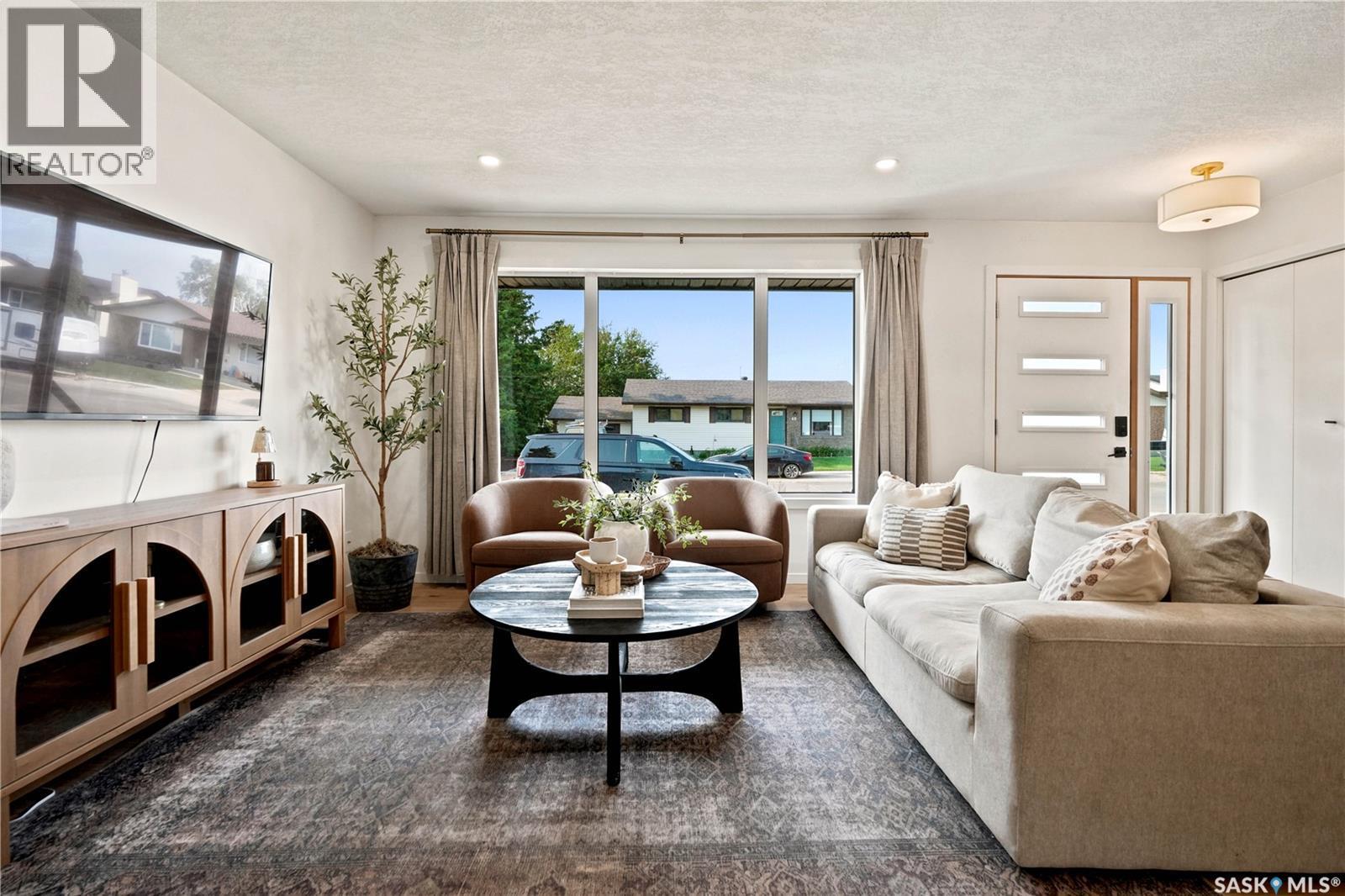35 Kipling Avenue, Southey, SK - Indoor Photo Showing Living Room