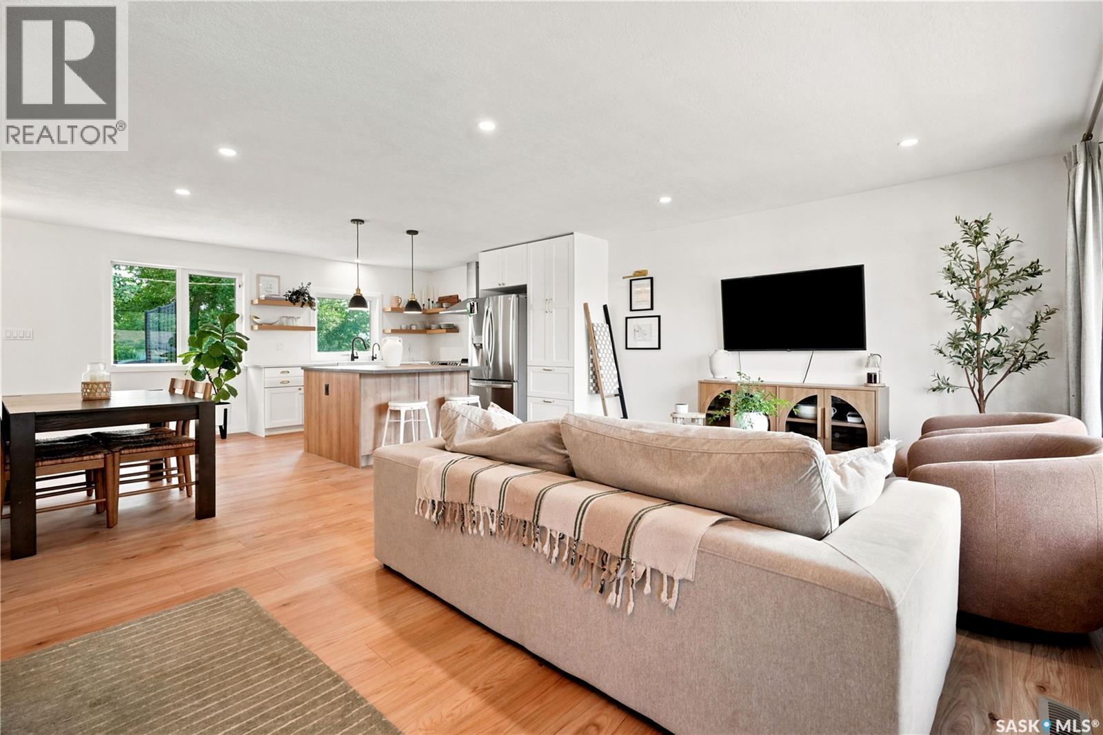 35 Kipling Avenue, Southey, SK - Indoor Photo Showing Living Room