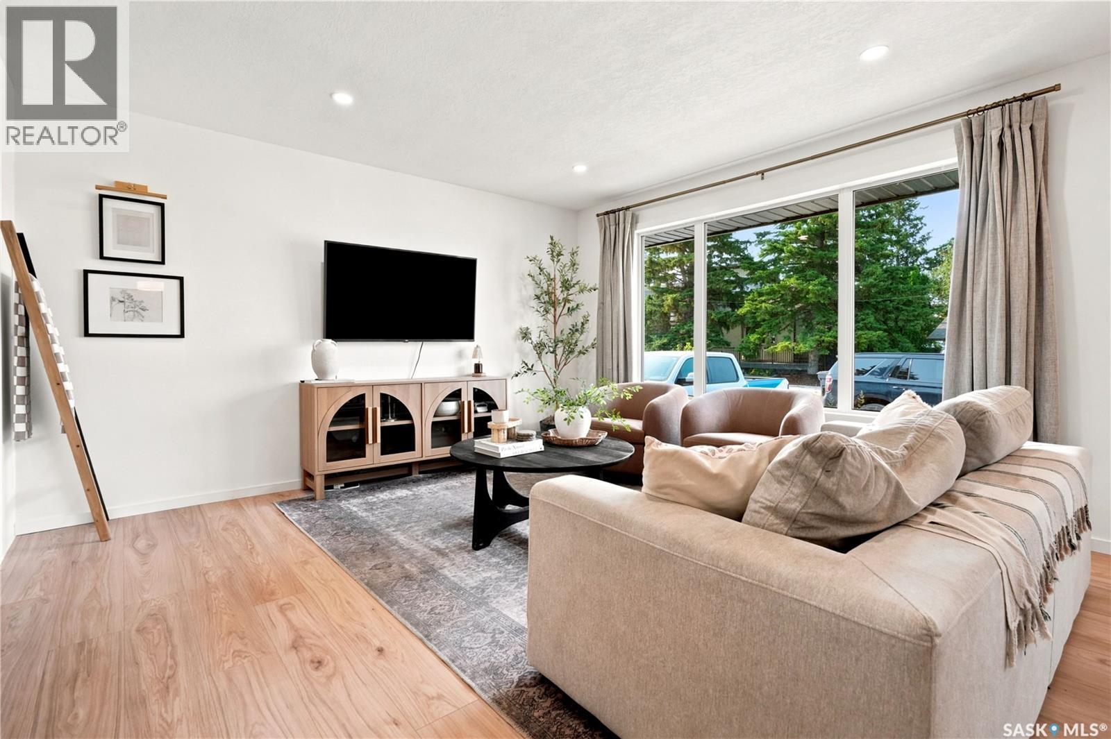 35 Kipling Avenue, Southey, SK - Indoor Photo Showing Living Room