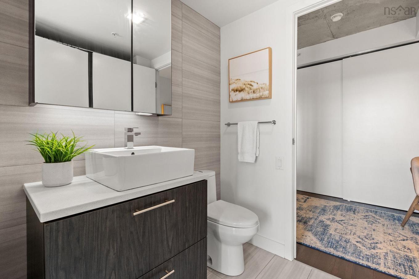 503 1048 Wellington, Halifax, NS - Indoor Photo Showing Bathroom