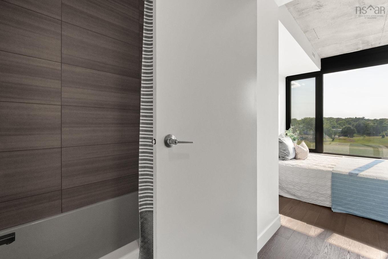 503 1048 Wellington, Halifax, NS - Indoor Photo Showing Bathroom