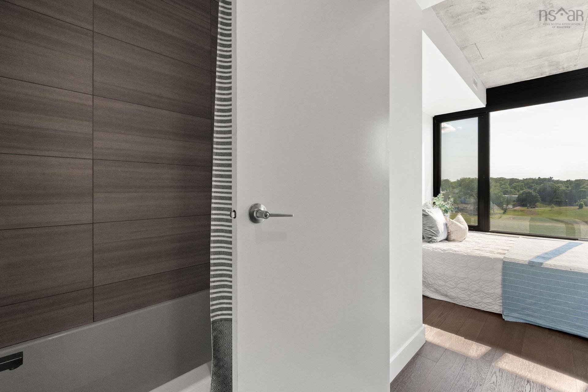 503 1048 Wellington, Halifax, NS - Indoor Photo Showing Bathroom