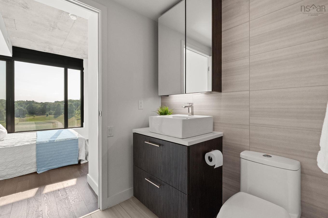 503 1048 Wellington, Halifax, NS - Indoor Photo Showing Bathroom