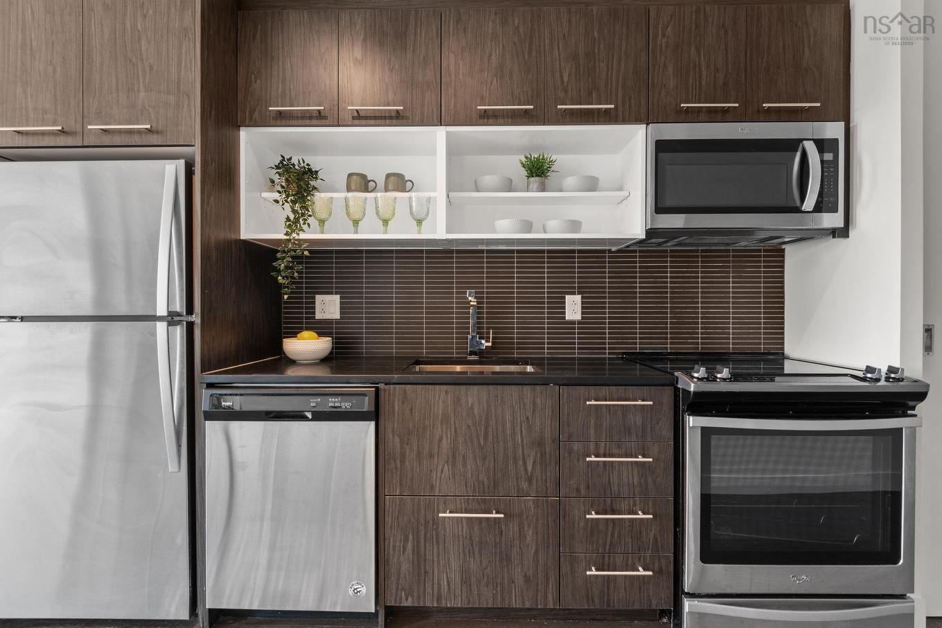 503 1048 Wellington, Halifax, NS - Indoor Photo Showing Kitchen With Stainless Steel Kitchen