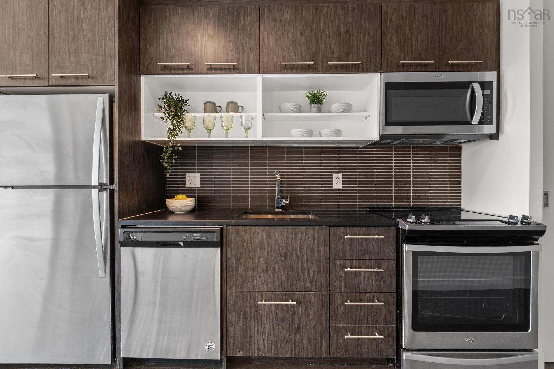 503 1048 Wellington, Halifax, NS - Indoor Photo Showing Kitchen With Stainless Steel Kitchen