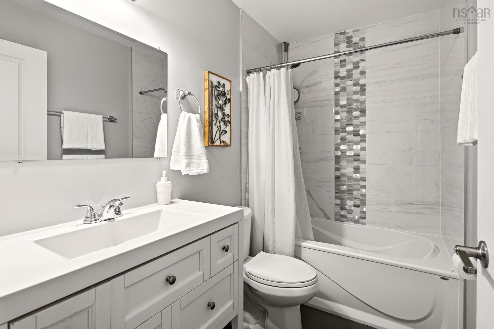 7 Shoreview Drive, Eastern Passage, NS - Indoor Photo Showing Bathroom