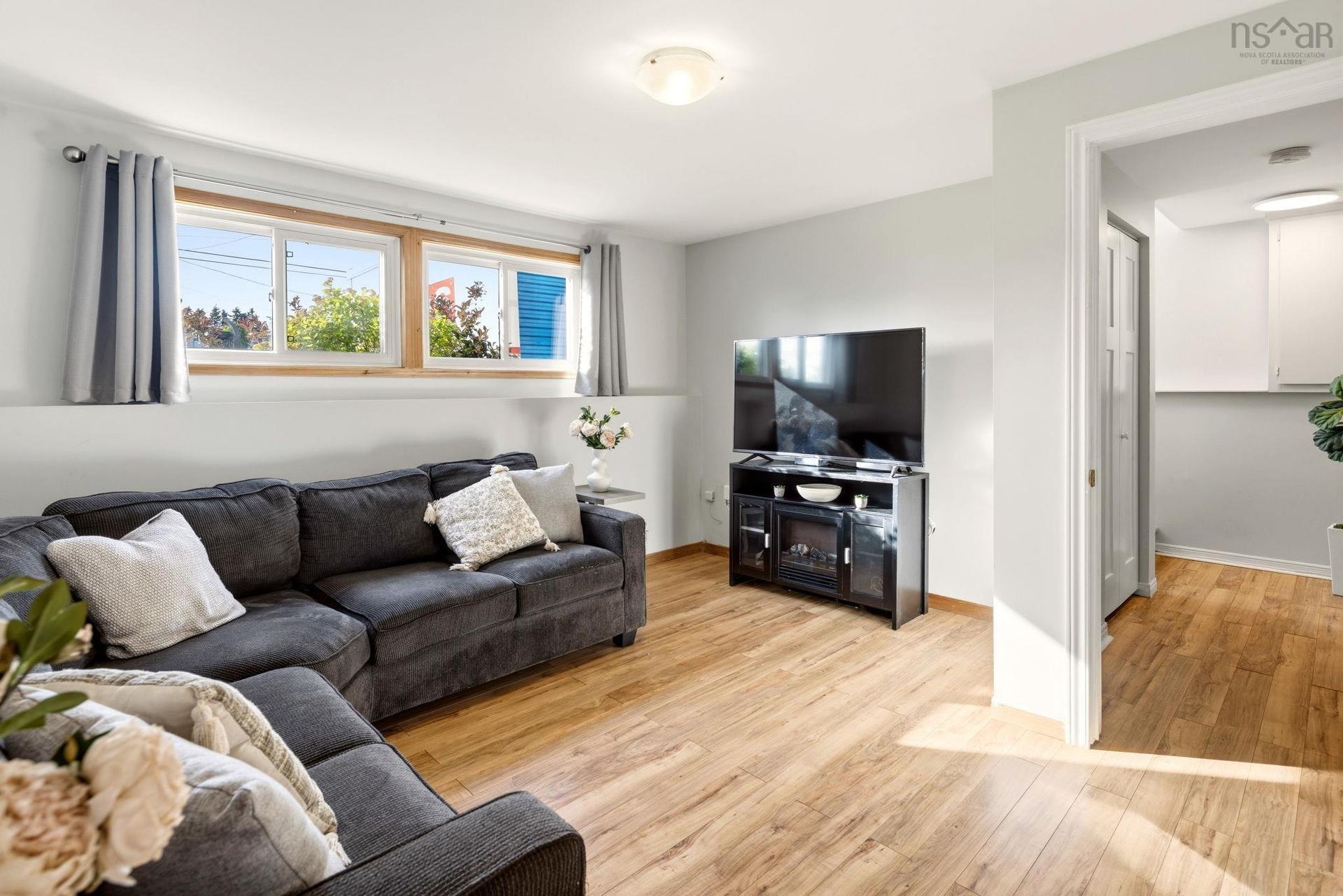 7 Shoreview Drive, Eastern Passage, NS - Indoor Photo Showing Living Room