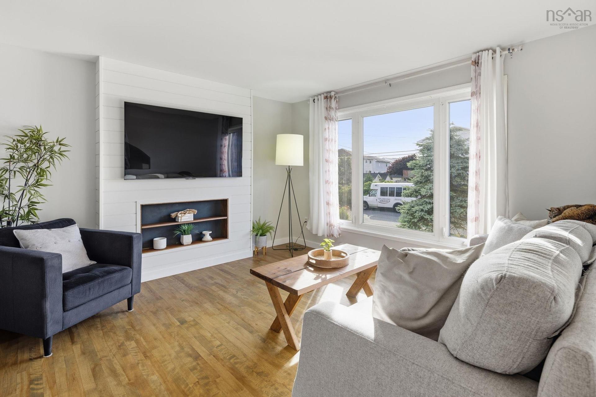 7 Shoreview Drive, Eastern Passage, NS - Indoor Photo Showing Living Room