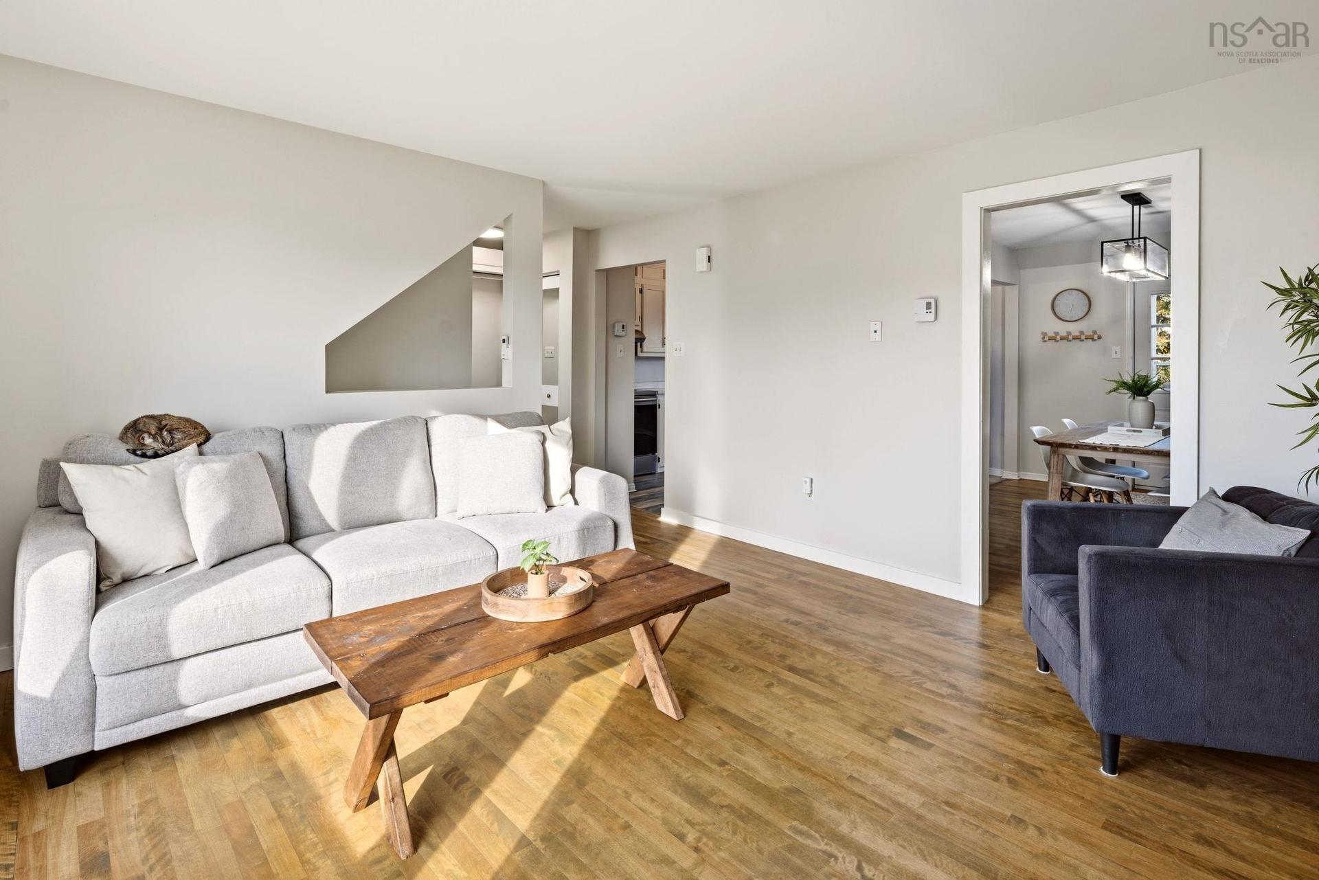 7 Shoreview Drive, Eastern Passage, NS - Indoor Photo Showing Living Room