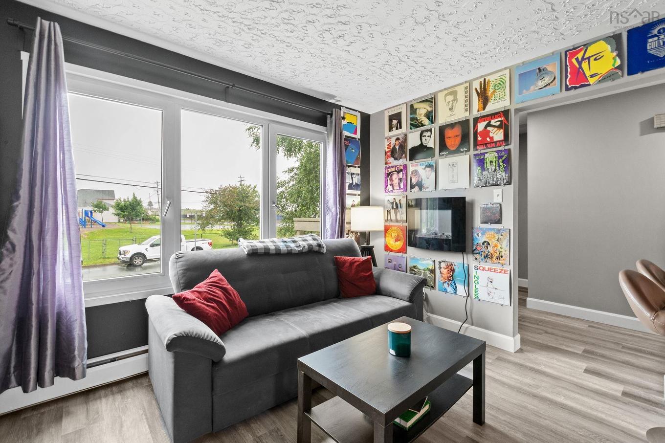 3 Osborne Avenue, Dartmouth, NS - Indoor Photo Showing Living Room
