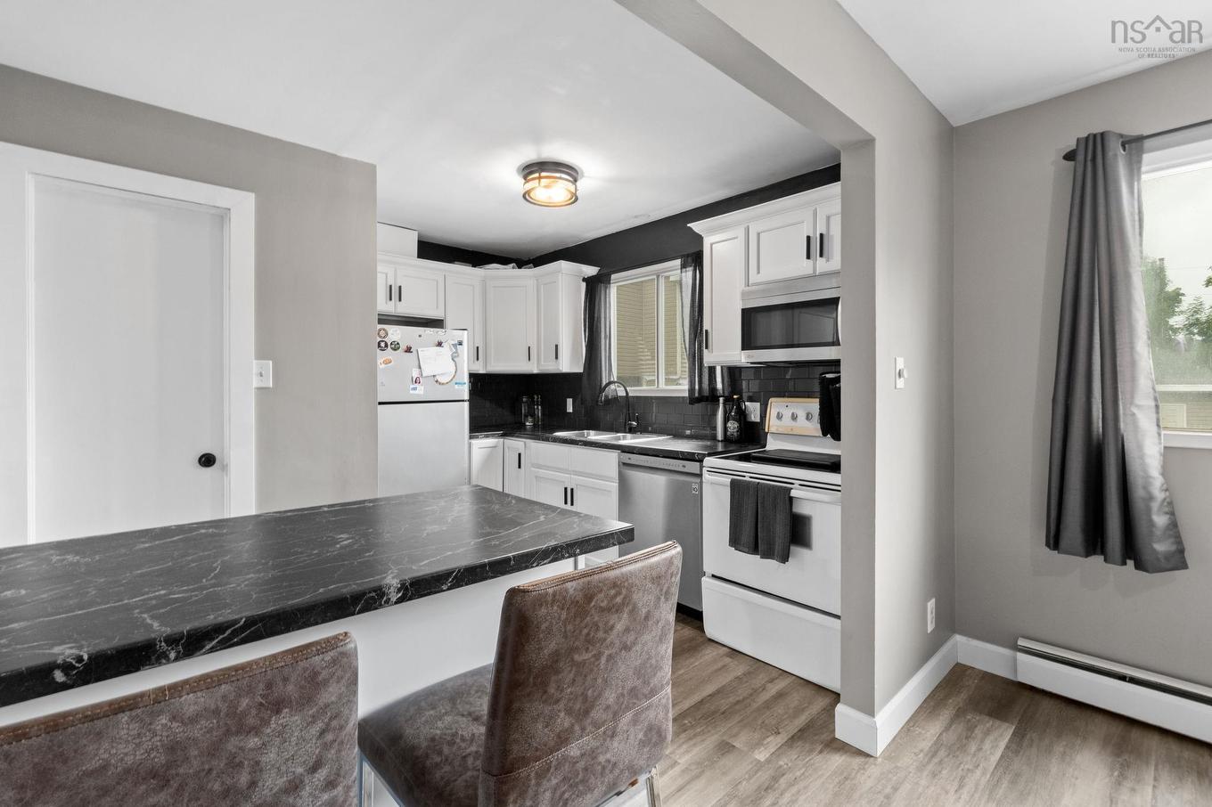3 Osborne Avenue, Dartmouth, NS - Indoor Photo Showing Kitchen