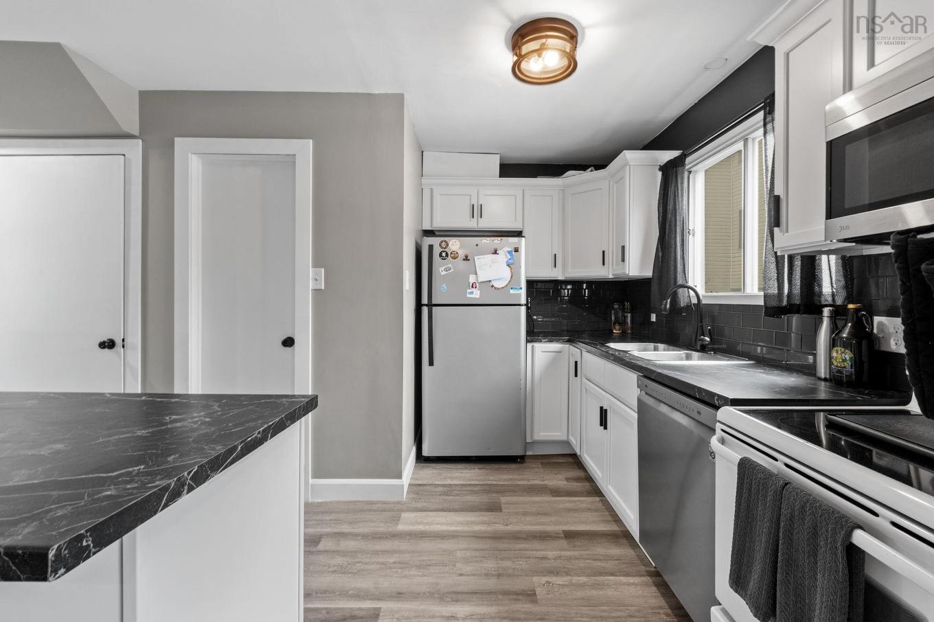 3 Osborne Avenue, Dartmouth, NS - Indoor Photo Showing Kitchen With Double Sink