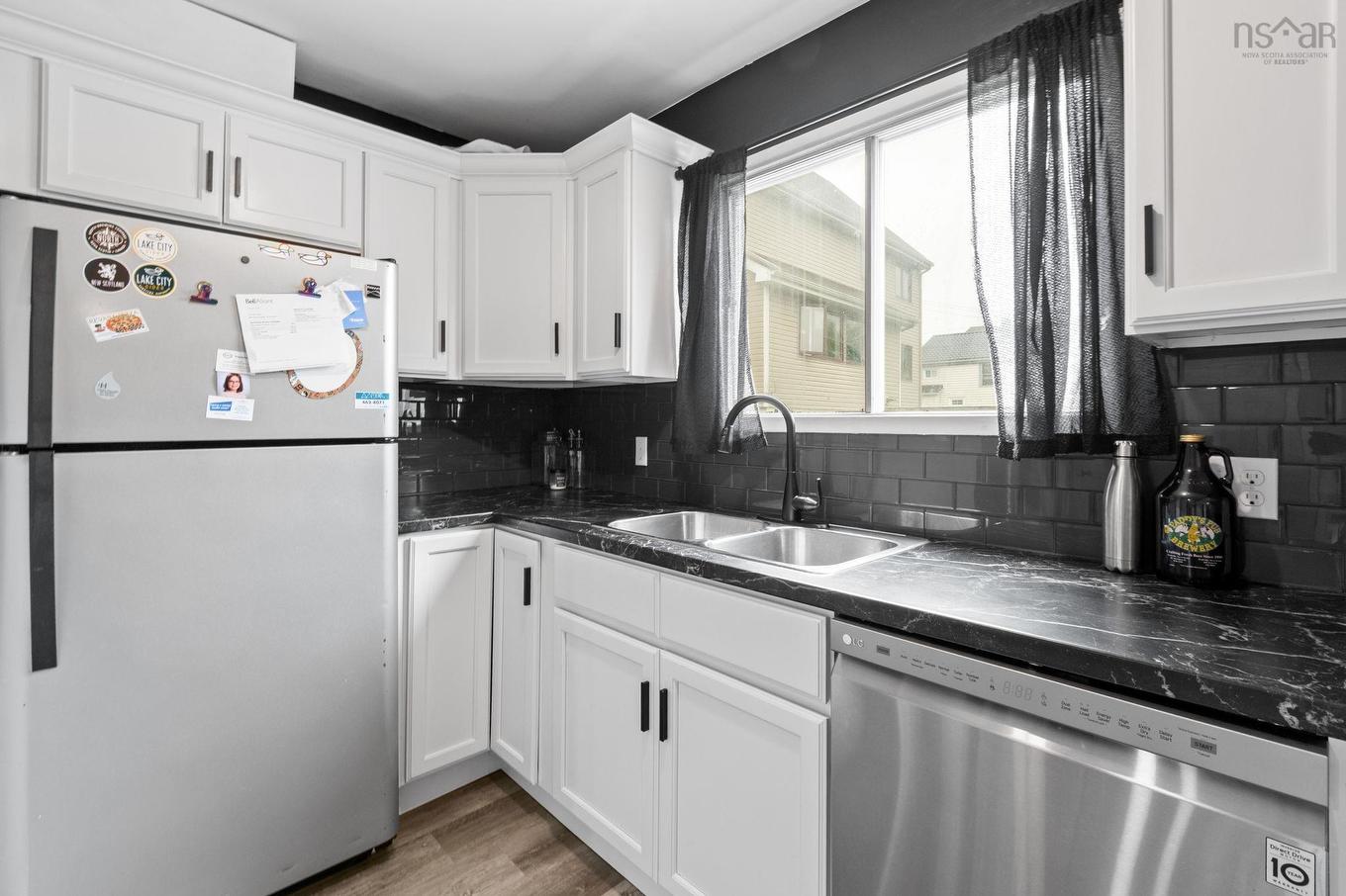 3 Osborne Avenue, Dartmouth, NS - Indoor Photo Showing Kitchen With Double Sink