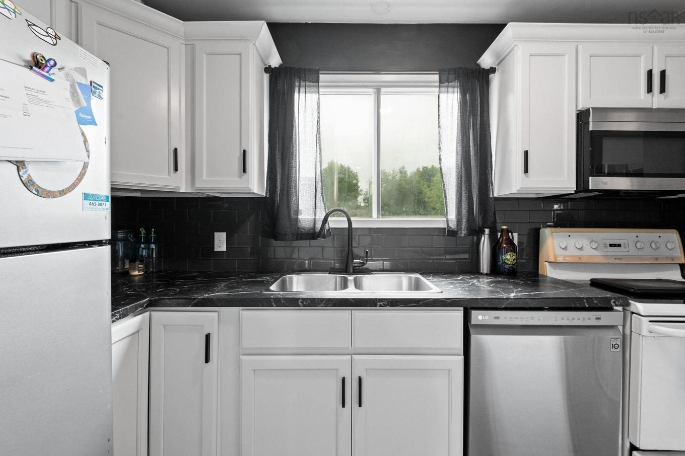 3 Osborne Avenue, Dartmouth, NS - Indoor Photo Showing Kitchen With Double Sink
