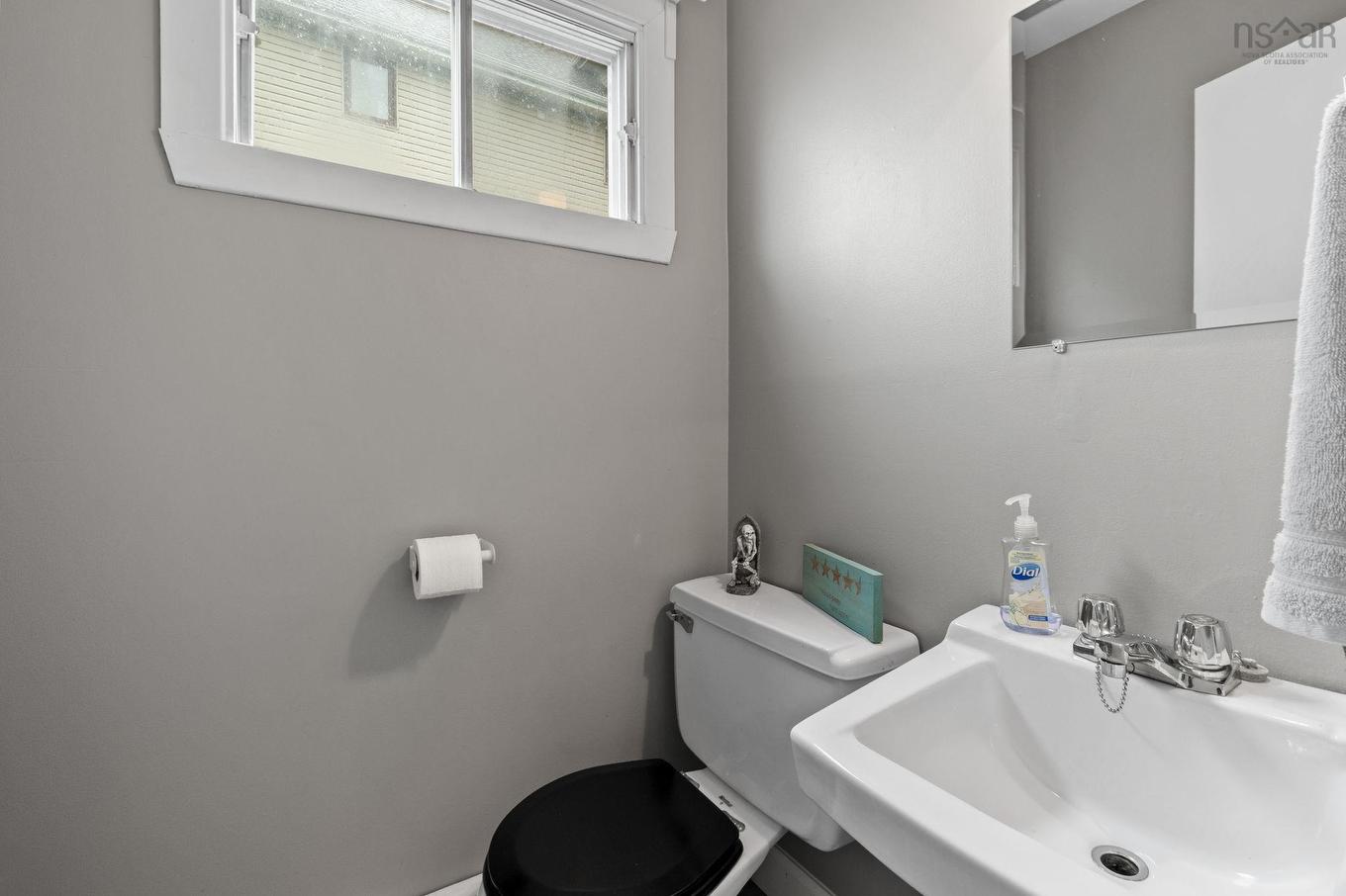 3 Osborne Avenue, Dartmouth, NS - Indoor Photo Showing Bathroom