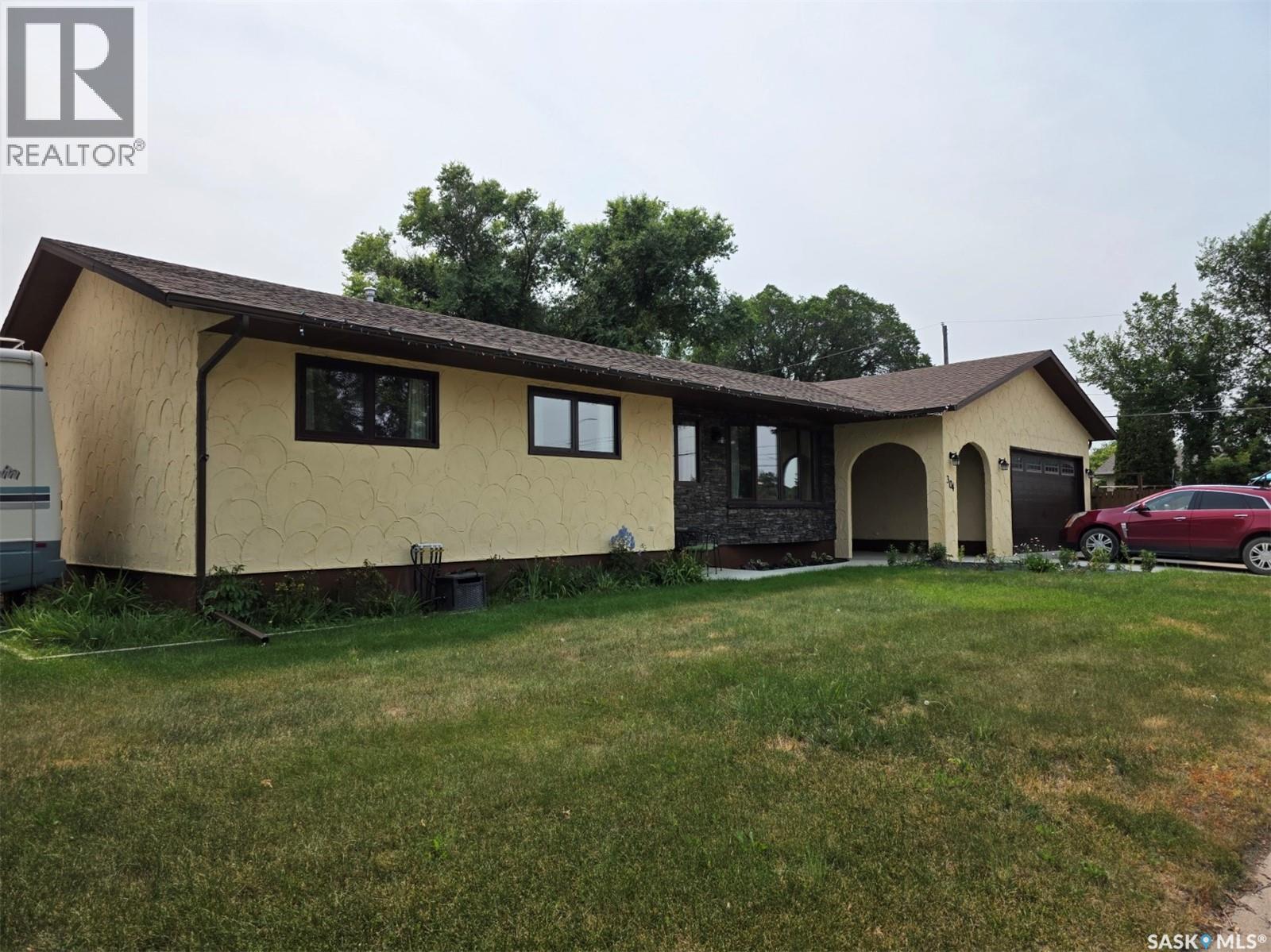 304 4Th Avenue Se, Swift Current, SK - Outdoor