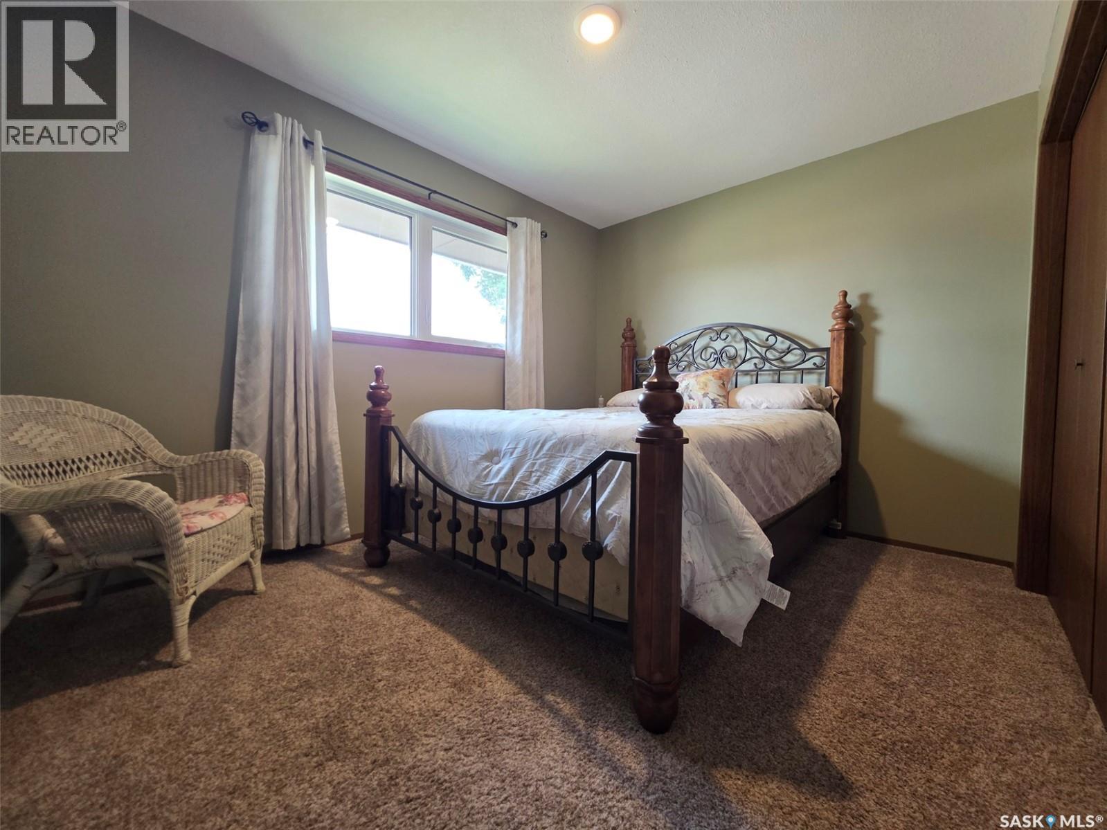 304 4Th Avenue Se, Swift Current, SK - Indoor Photo Showing Bedroom