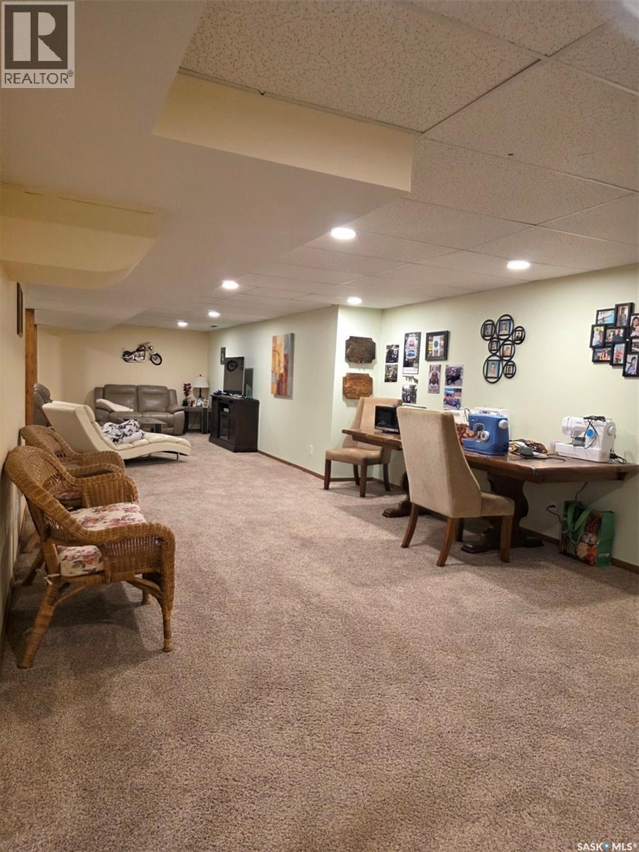 304 4Th Avenue Se, Swift Current, SK - Indoor Photo Showing Basement