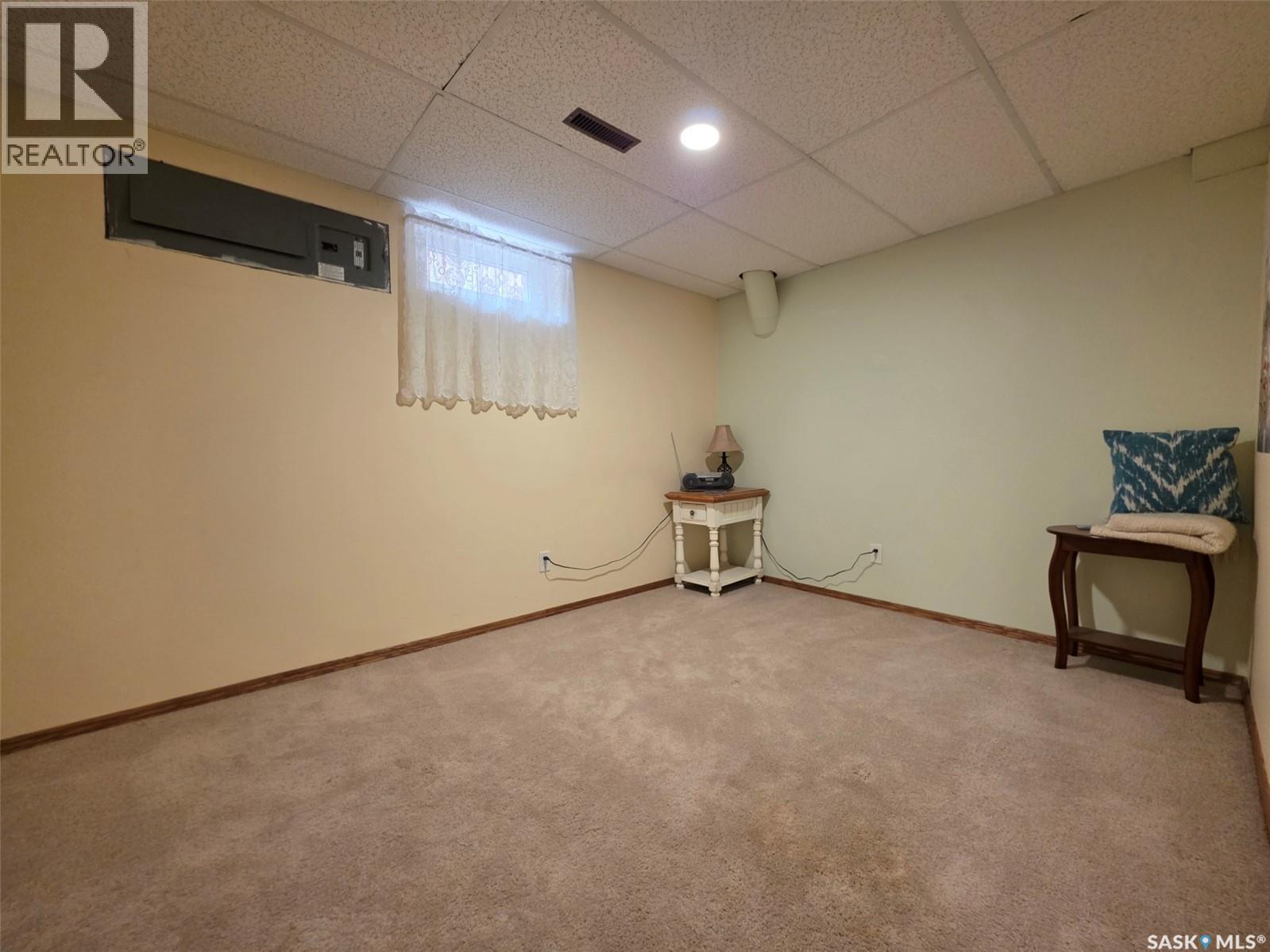 304 4Th Avenue Se, Swift Current, SK - Indoor Photo Showing Basement