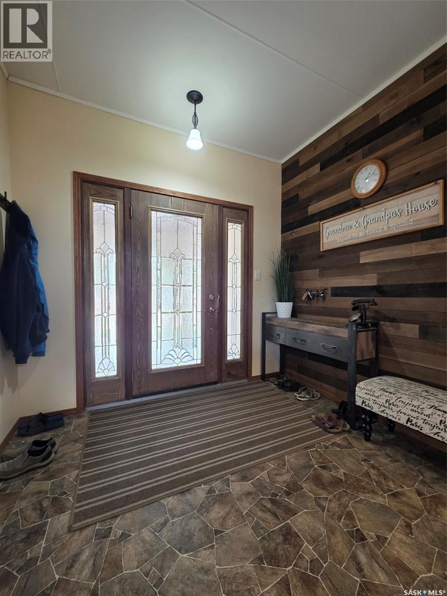 304 4Th Avenue Se, Swift Current, SK - Indoor Photo Showing Other Room
