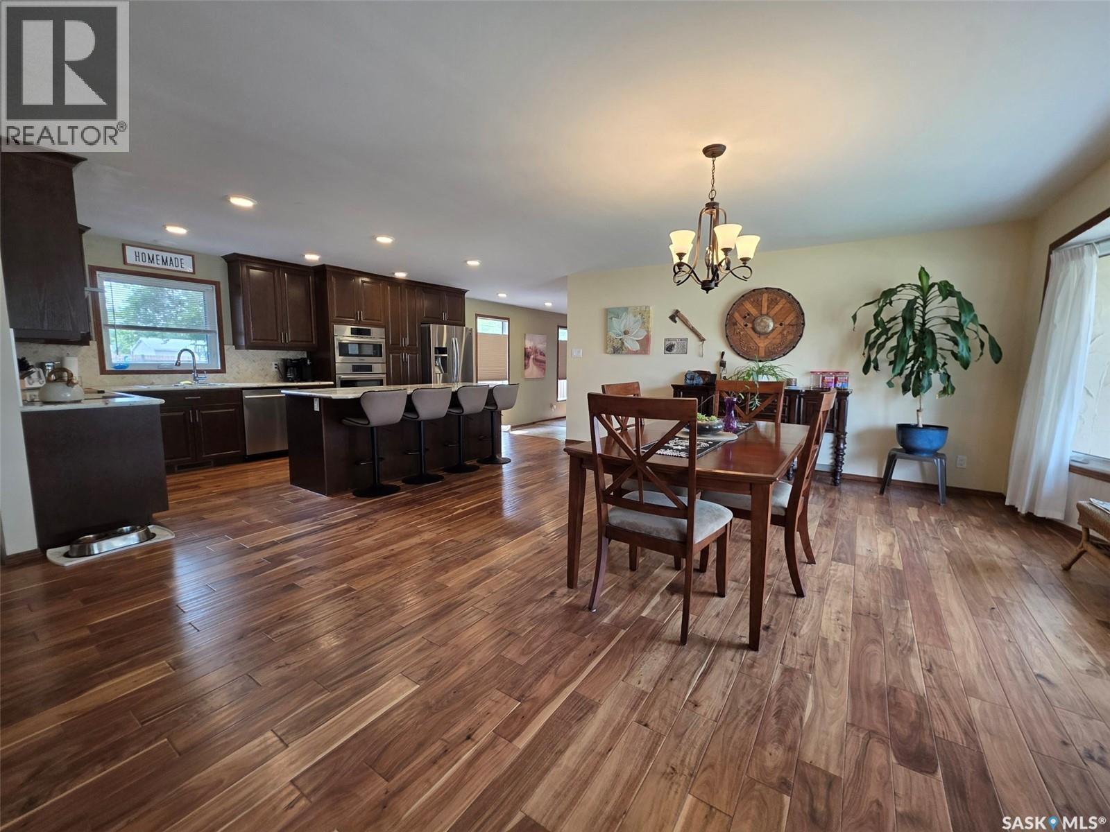 304 4Th Avenue Se, Swift Current, SK - Indoor