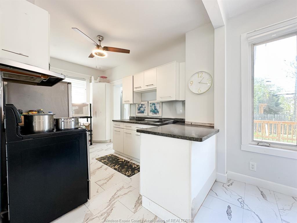 421 Hall, Windsor, ON