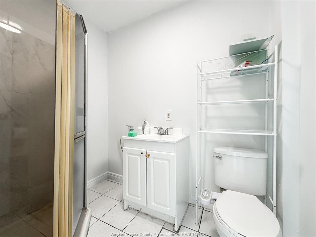 421 Hall, Windsor, ON