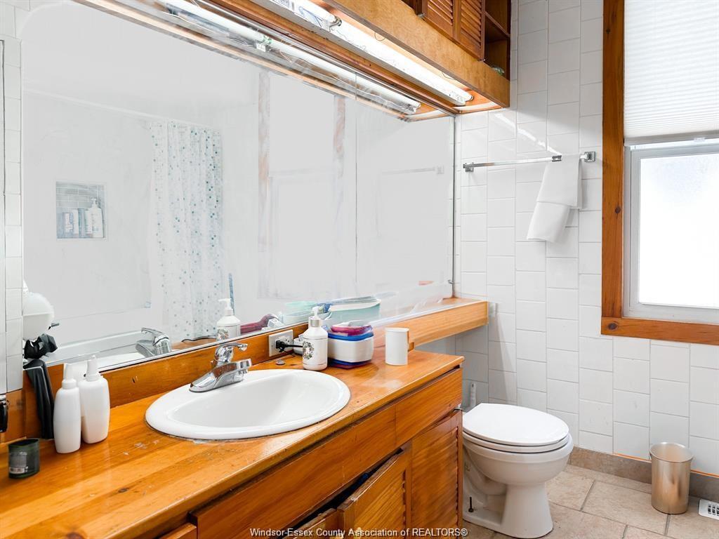 421 Hall, Windsor, ON
