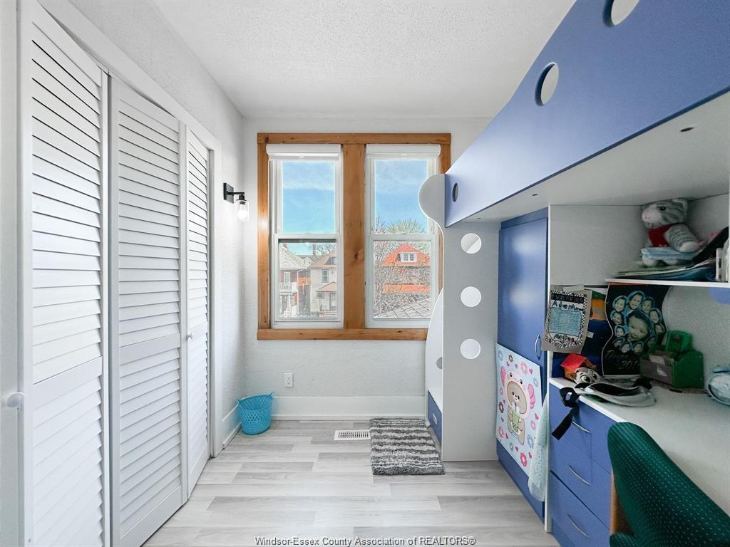 421 Hall, Windsor, ON