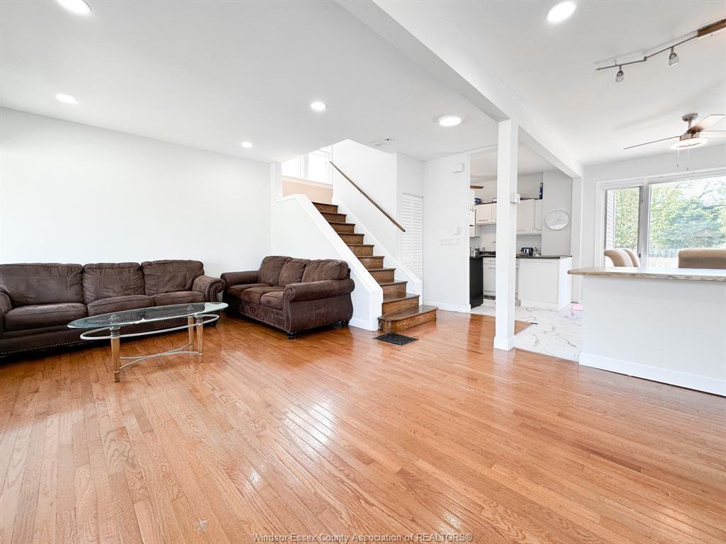 421 Hall, Windsor, ON