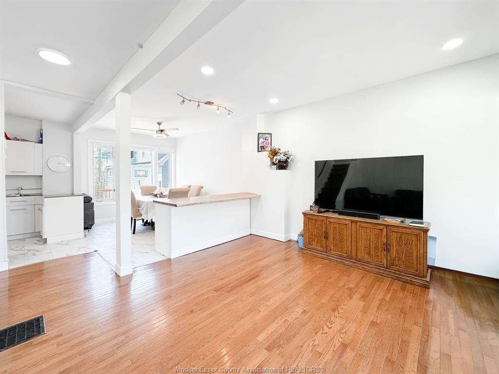 421 Hall, Windsor, ON