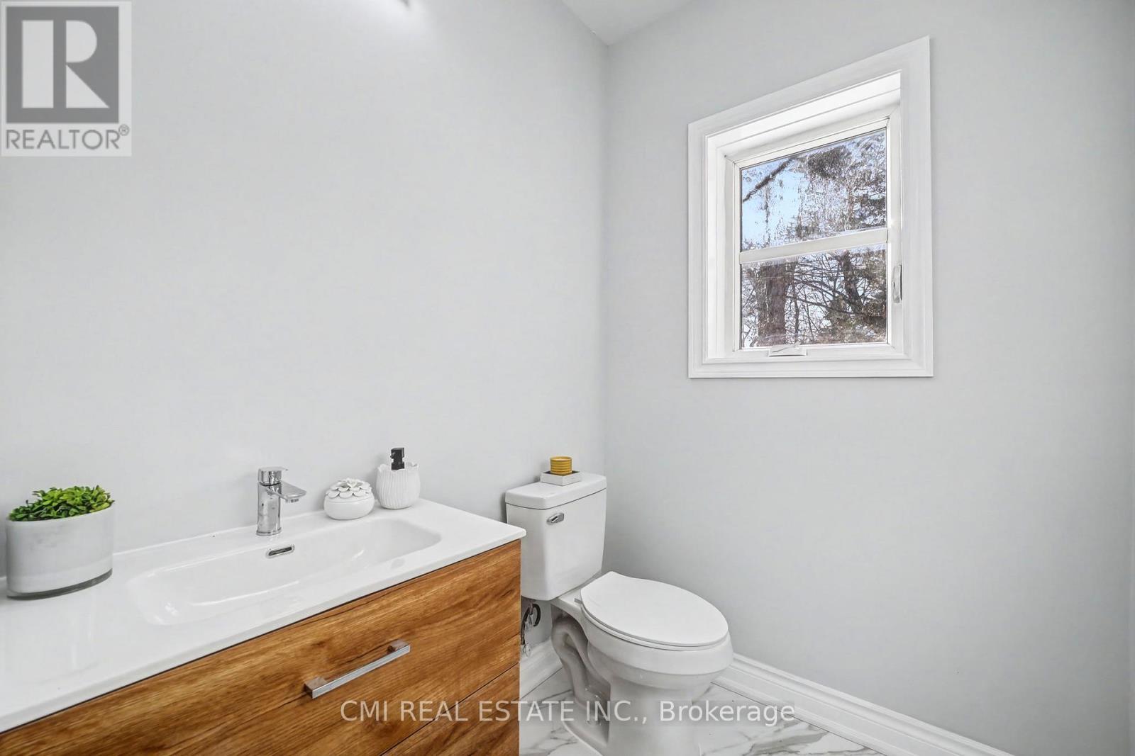 75 Kenilworth Avenue, Toronto, ON - Indoor Photo Showing Bathroom