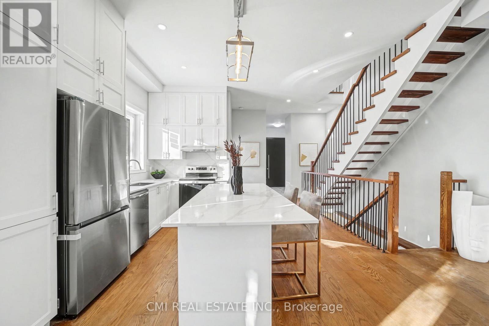 75 Kenilworth Avenue, Toronto, ON - Indoor Photo Showing Kitchen With Upgraded Kitchen