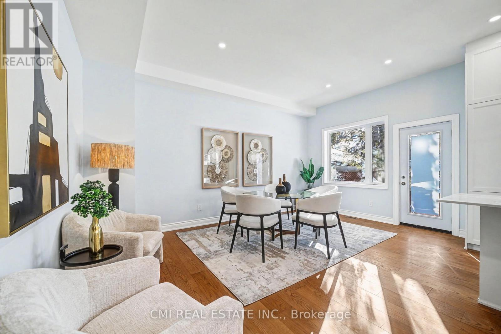 75 Kenilworth Avenue, Toronto, ON - Indoor