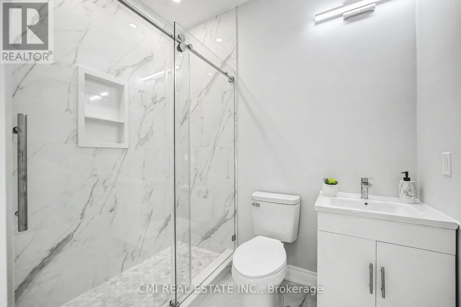 75 Kenilworth Avenue, Toronto, ON - Indoor Photo Showing Bathroom