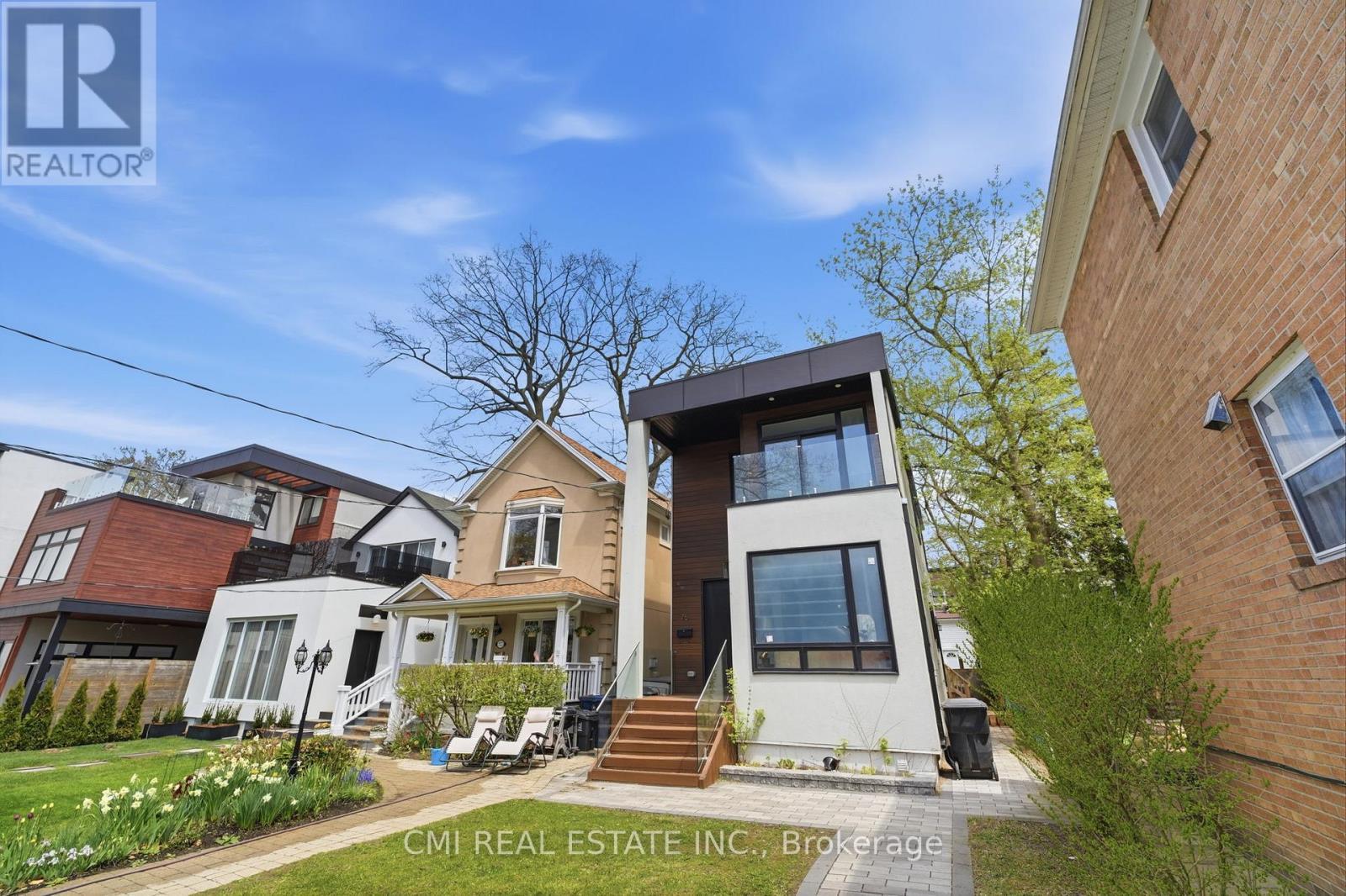 75 Kenilworth Avenue, Toronto, ON - Outdoor With Facade
