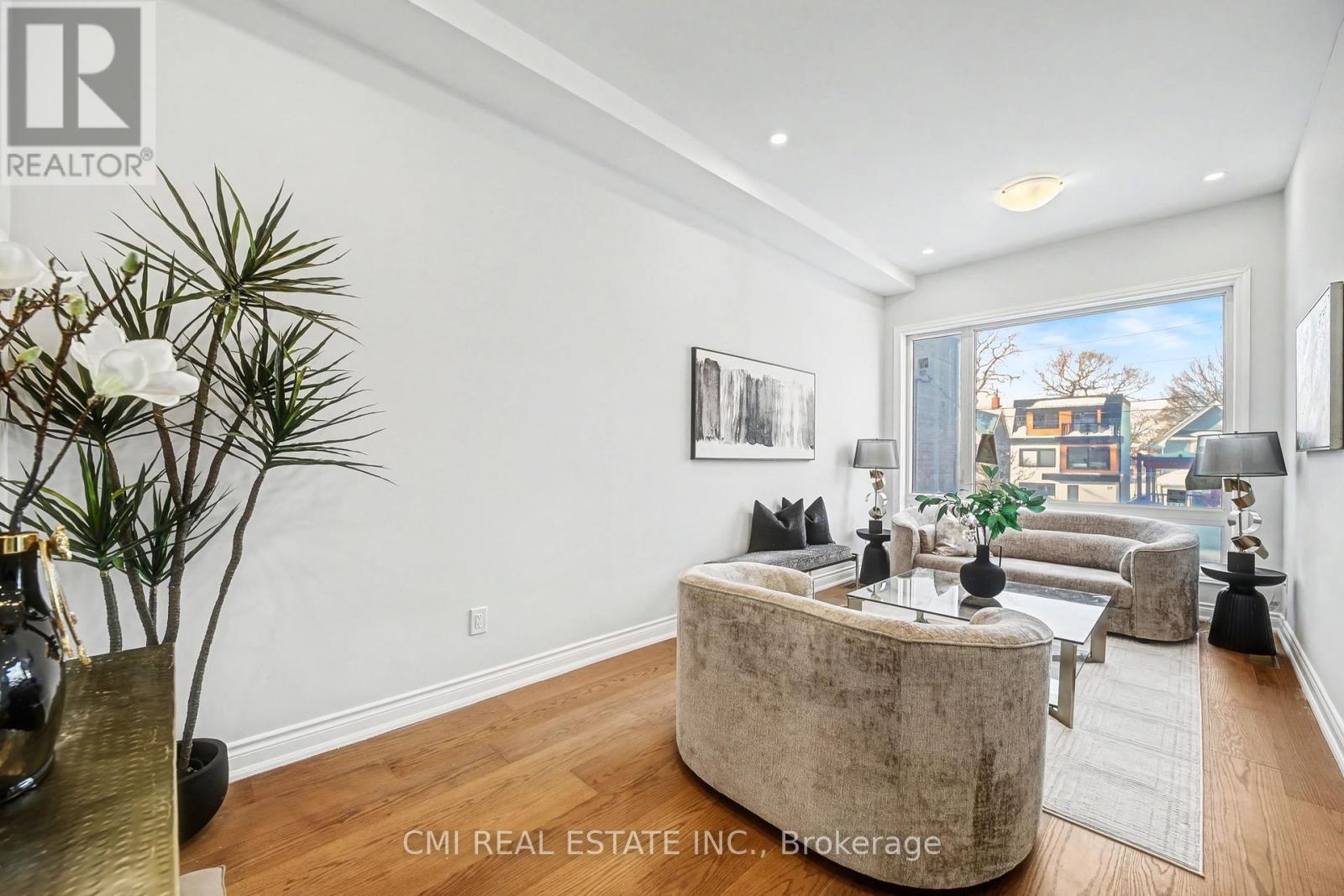 75 Kenilworth Avenue, Toronto, ON - Indoor