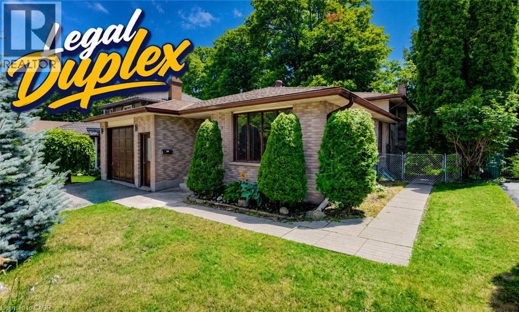 Great curb appeal and nice landscaping. - 197 Southwood Drive, Kitchener, ON - Outdoor