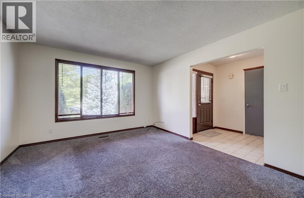 Large bay window for generous natural light. - 197 Southwood Drive, Kitchener, ON - Indoor Photo Showing Other Room