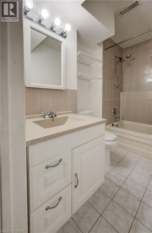 197 Southwood Drive, Kitchener, ON - Indoor Photo Showing Bathroom
