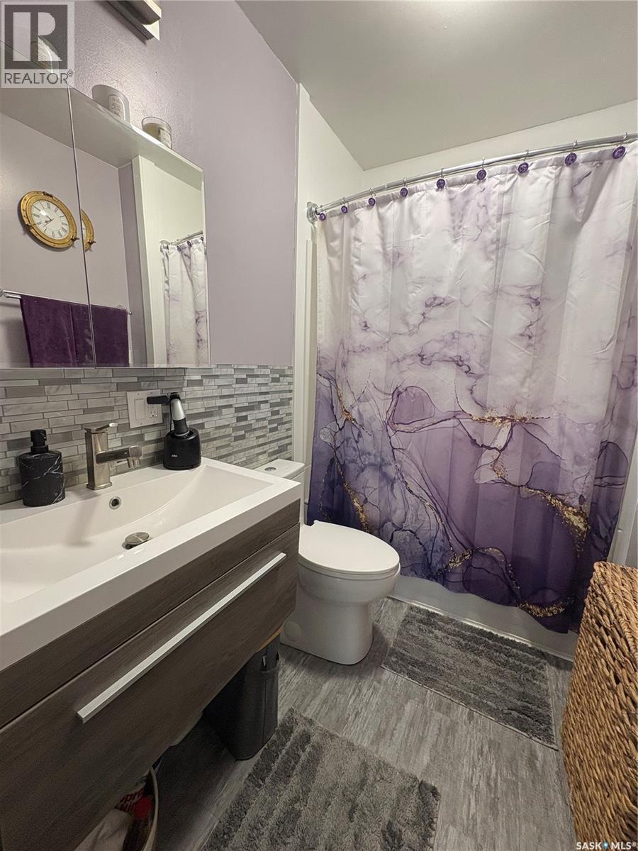 73 Franklin Avenue, Yorkton, SK - Indoor Photo Showing Bathroom