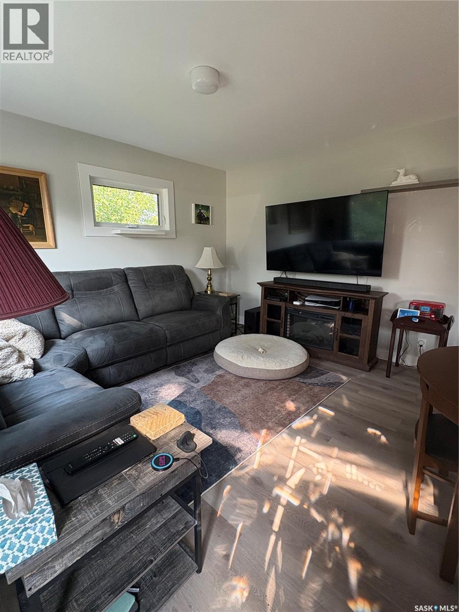 73 Franklin Avenue, Yorkton, SK - Indoor Photo Showing Living Room