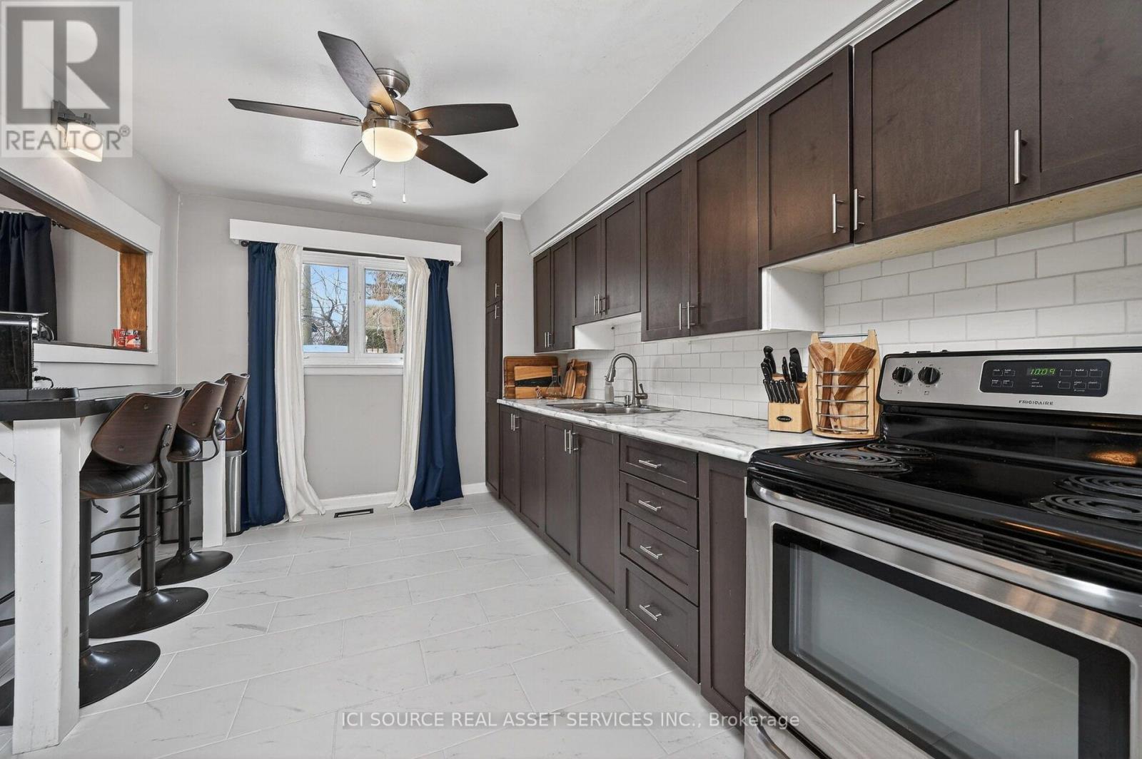 1126 Woodroffe Avenue, Ottawa, ON - Indoor Photo Showing Kitchen
