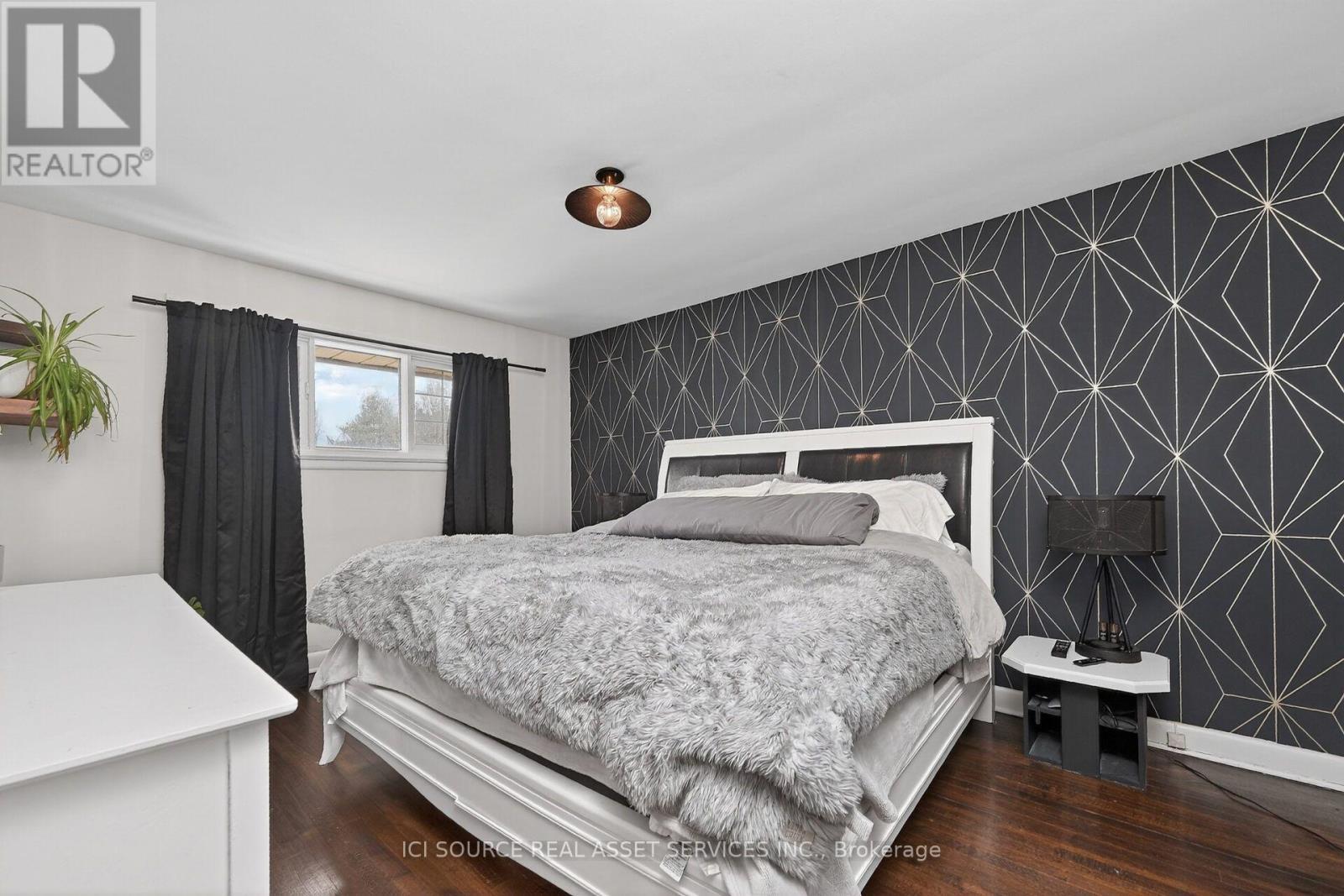1126 Woodroffe Avenue, Ottawa, ON - Indoor Photo Showing Bedroom