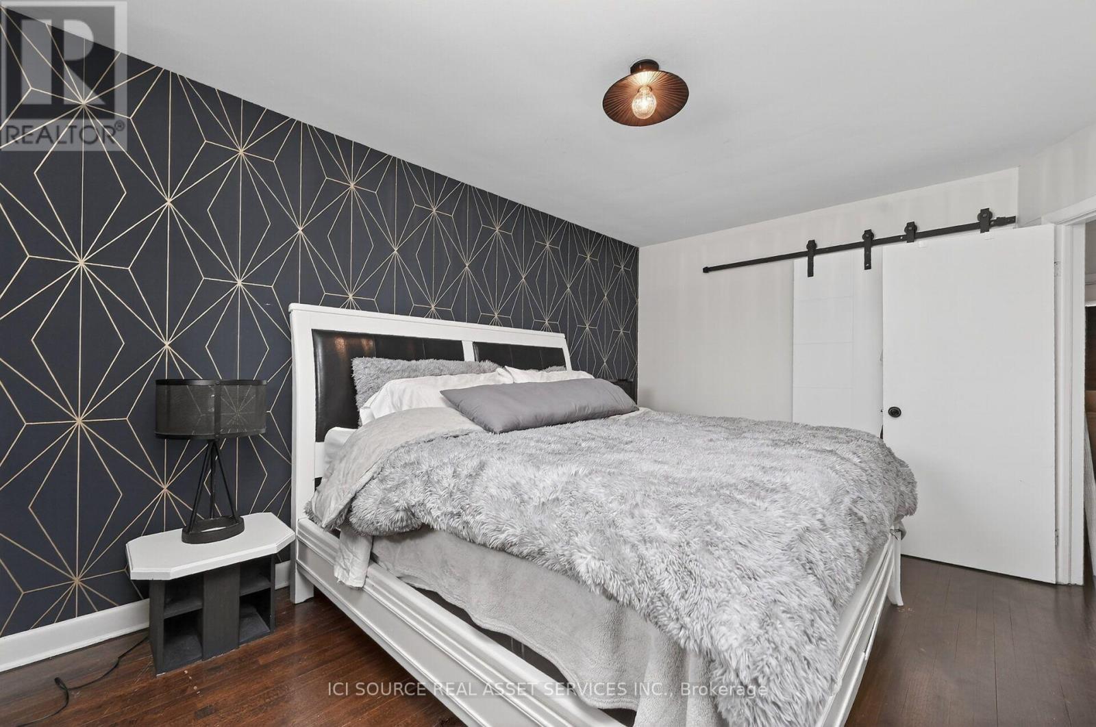 1126 Woodroffe Avenue, Ottawa, ON - Indoor Photo Showing Bedroom